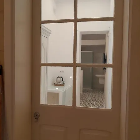 Apartment Charming Town House In Cospicua, Valperga Cospicua
