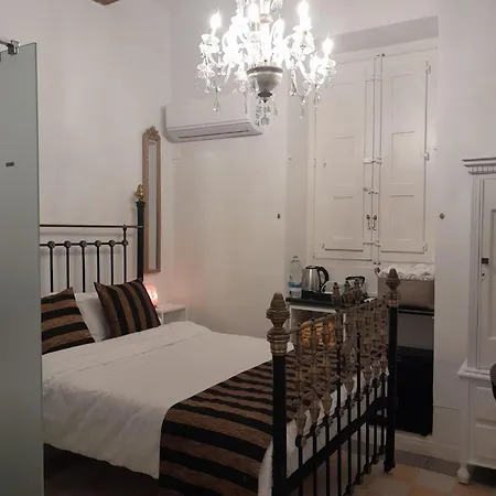 Charming Town House In Cospicua, Valperga