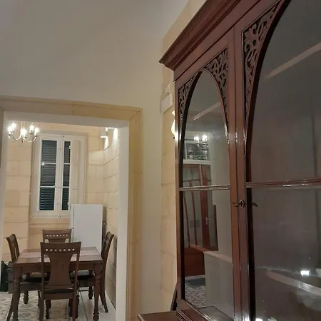 Charming Town House In Cospicua, Valperga