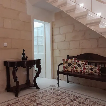 Apartment Charming Town House In Cospicua, Valperga