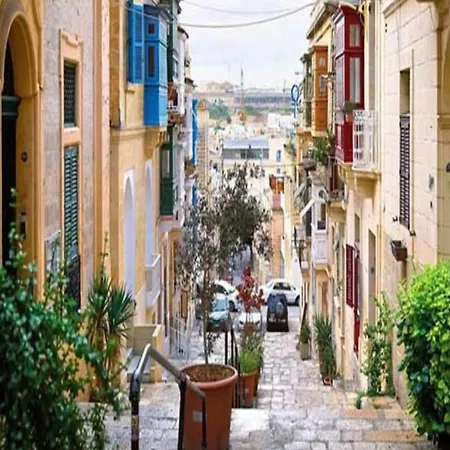 Apartment Charming Town House In Cospicua, Valperga *