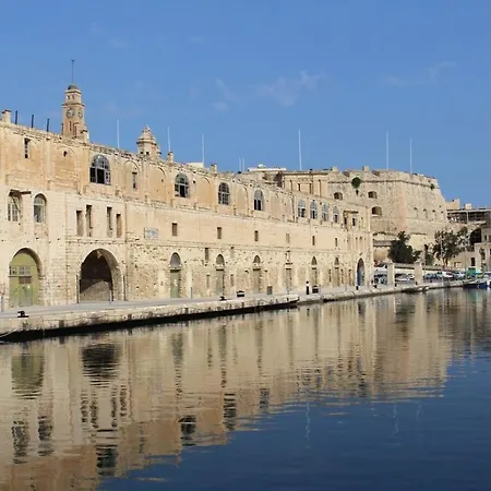 아파트 Charming Town House In Cospicua, Valperga *
