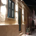 Apartment Charming Town House In Cospicua, Valperga *