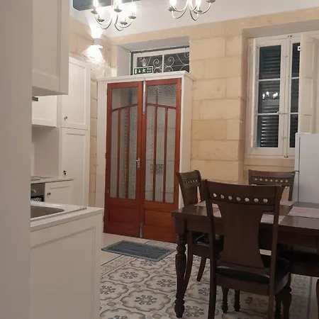 Charming Town House In Cospicua, Valperga Cospicua