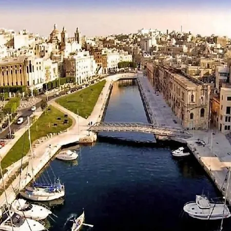 Charming Town House In Cospicua, Valperga *