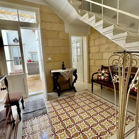 Charming Town House In Cospicua, Valperga Appartamento