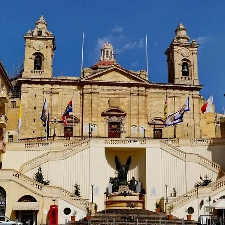 Apartment Charming Town House In Cospicua, Valperga Cospicua