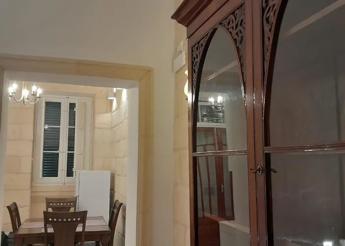 Charming Town House In Cospicua, Valperga