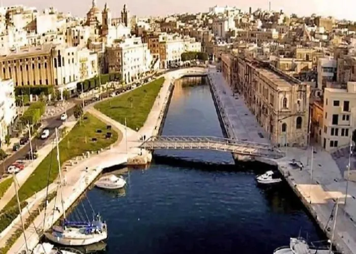 Charming Town House In Cospicua, Valperga *