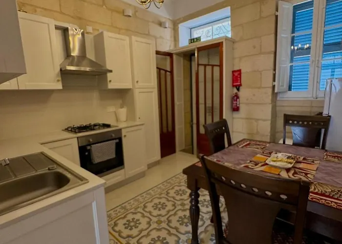 아파트 Charming Town House In Cospicua, Valperga