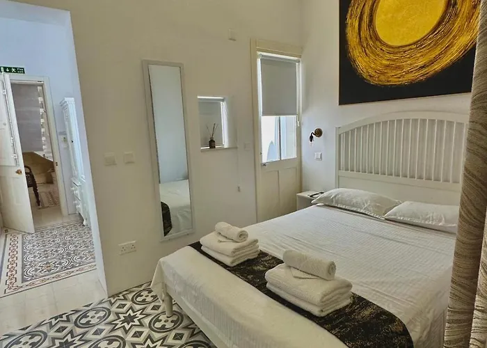 아파트 Charming Town House In Cospicua, Valperga *